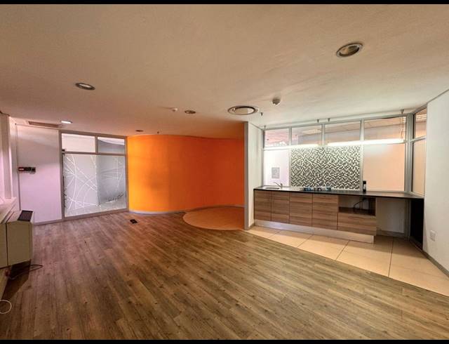 325M² OFFICE TO LET IN FOURWAYS